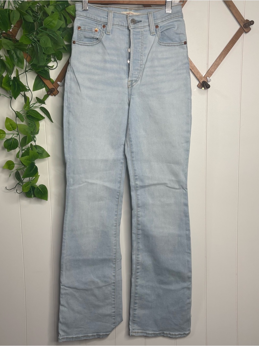 Levi’s Ribcage Boot Light Wash High-Rise Women's wJeans size 26